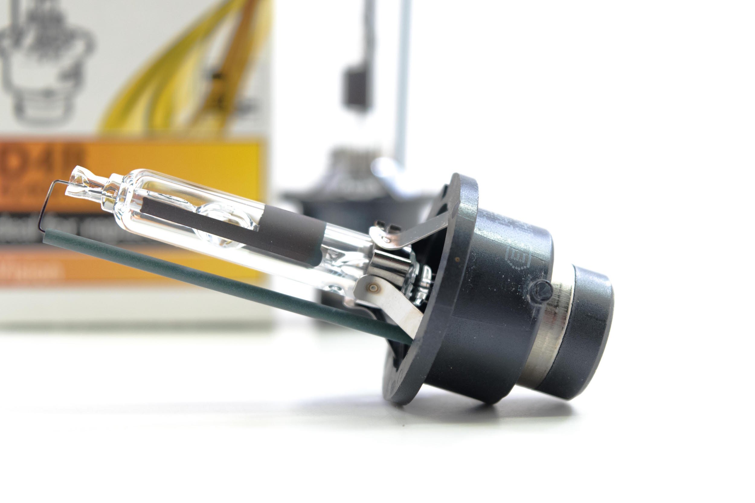 フィリップス　D4R キセノン　6200k 2300lm 純白色 42406GXJ D4R 4300K HID Bulbs : Philips Bright 42406 Standard | HR B900